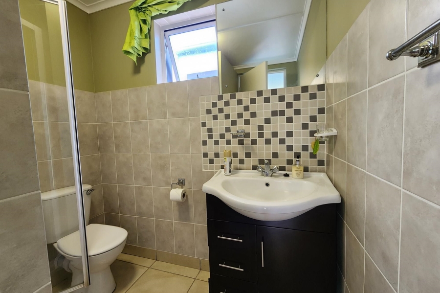 8 Bedroom Property for Sale in Wavecrest Eastern Cape